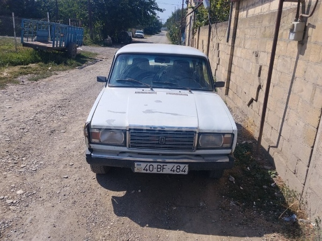 LADA (VAZ) 2107 2003 Benzin 75 Sedan 44357 km Mexanika