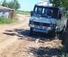 Mercedes 208 D 1993 Dizel 98 300000 km Mikroavtobuslar Mexanika