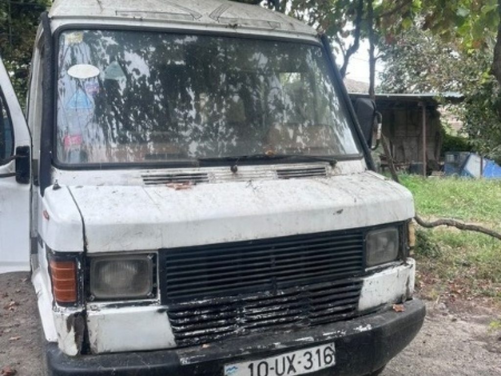Mercedes 208 D 1993 Dizel 76 250000 km Mikroavtobuslar Mexanika