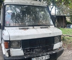 Mercedes 208 D 1993 Dizel 76 250000 km Mikroavtobuslar Mexanika