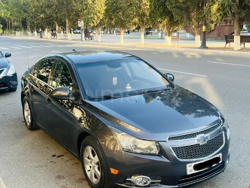 Chevrolet Cruze 2013 Benzin 140 Sedan 300000 km Avtomat