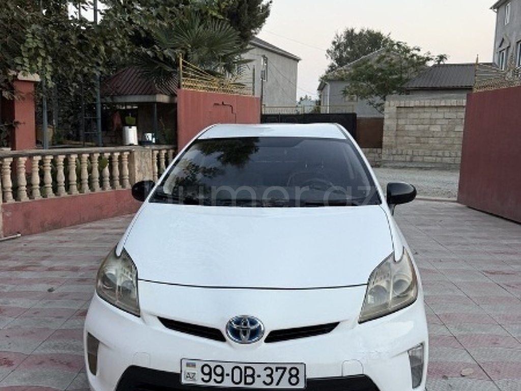 Toyota Prius 2015 Hibrid 98 Filtbek 322000 km Avtomat