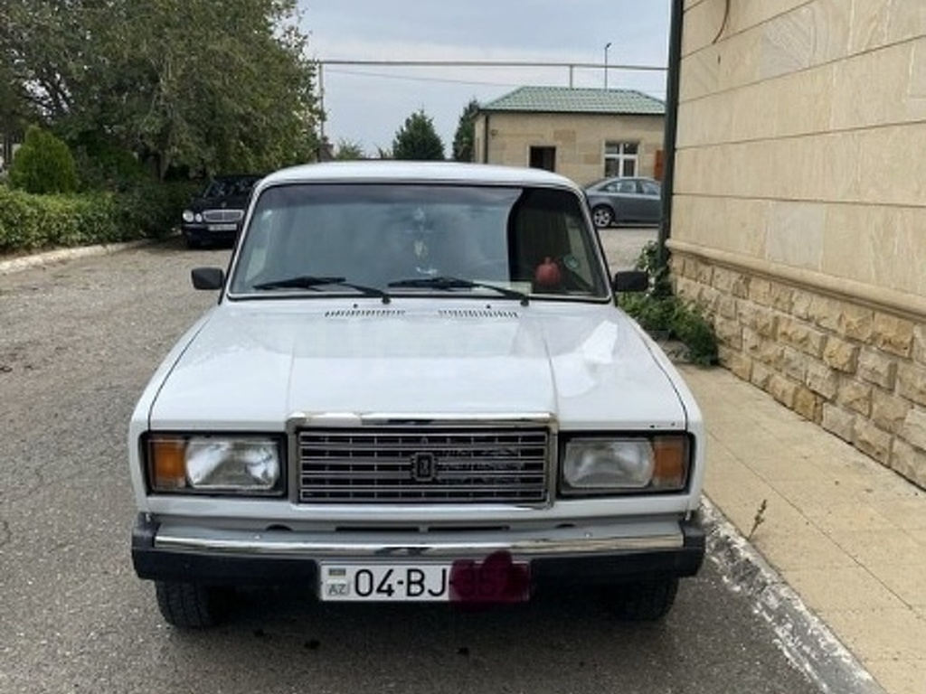 LADA (VAZ) 2107 2011 Benzin 75 Sedan 72000 km Mexanika