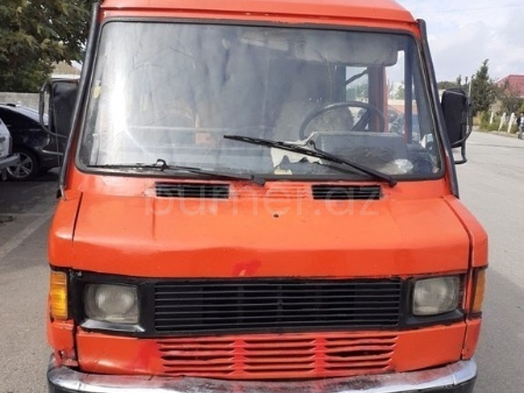 Mercedes 208 D 1991 Dizel 90 210000 km Mikroavtobuslar Mexanika