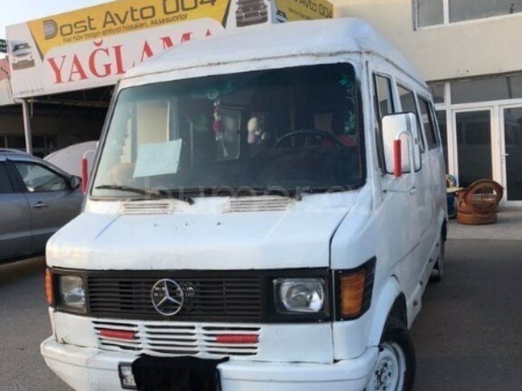 Mercedes 208 D 1989 Dizel 83 690000 km Mikroavtobuslar Avtomat