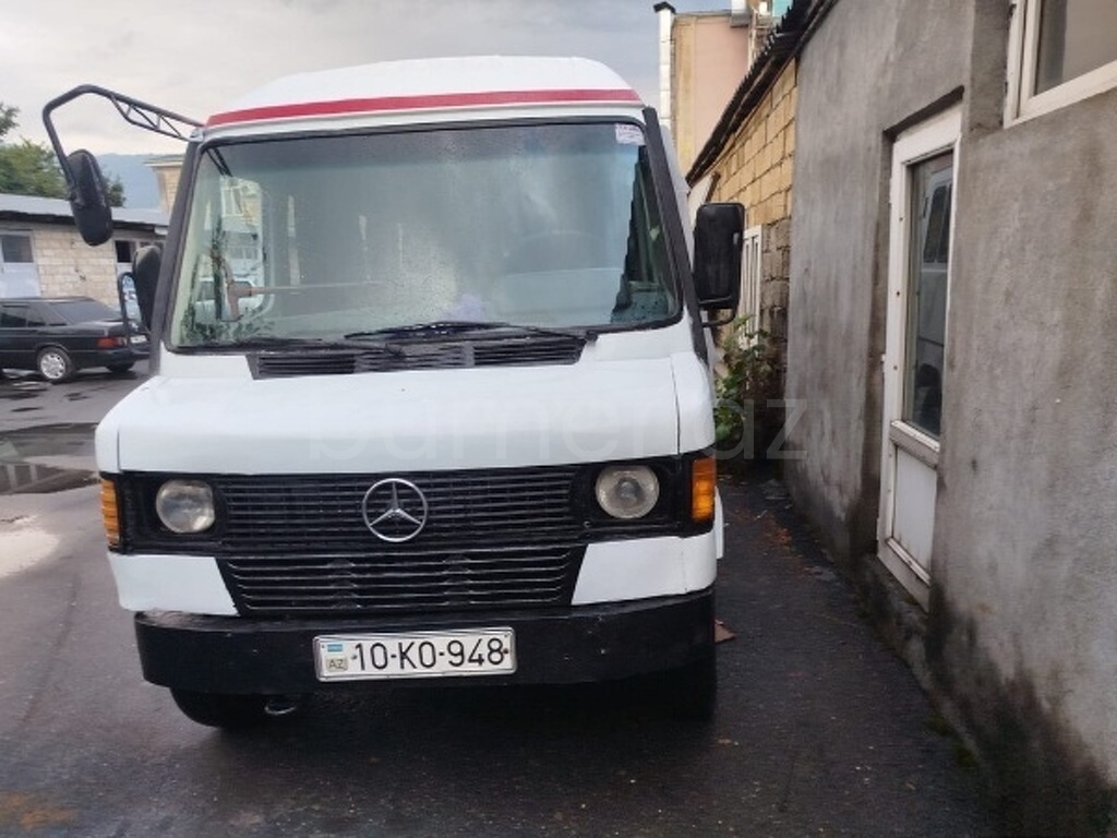 Mercedes 208 D 1993 Dizel 100 350000 km Mikroavtobuslar Mexanika