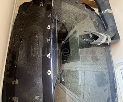 Ban-Kuza hissələr Volvo