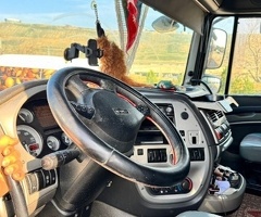 105 XF , 2011, 1300000 km